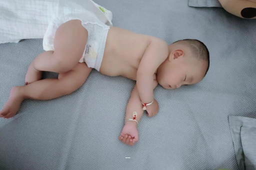 乐清宝宝脸上有白色斑块 乐清宝宝脸上有白色斑块